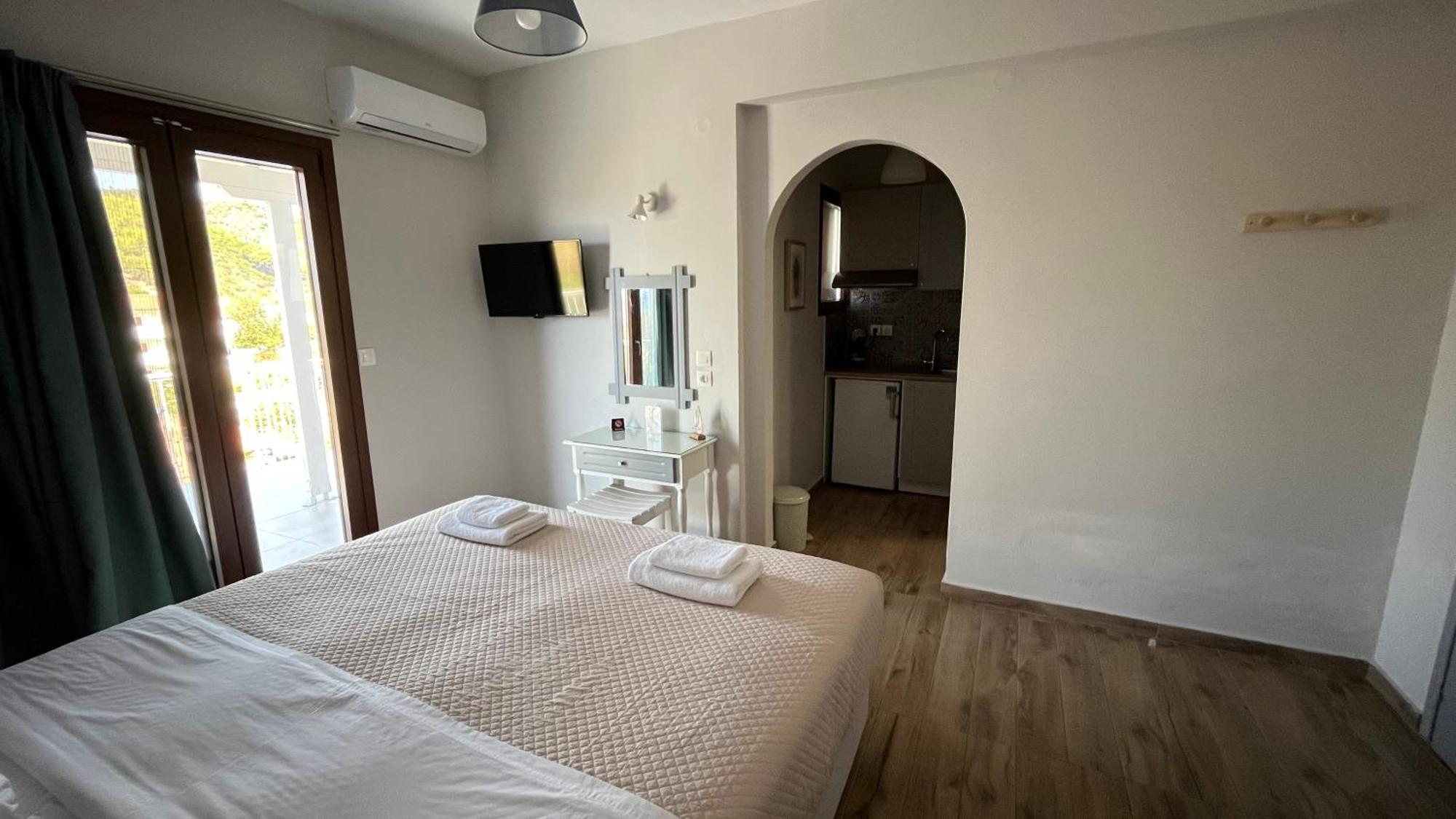 Golden Evelyn Aparthotel Agia Paraskevi  Eksteriør bilde